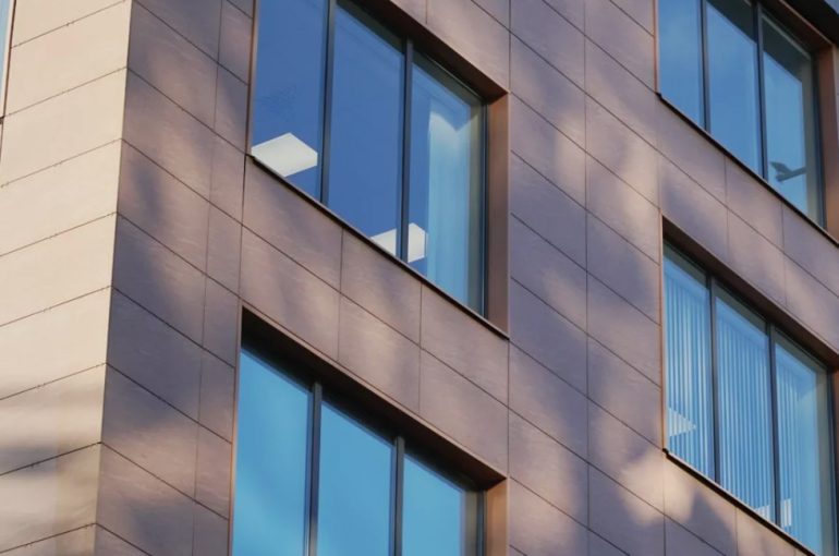 Вентилируемый фасад многоэтажки: плюсы, минусы и реальные ошибки монтажа